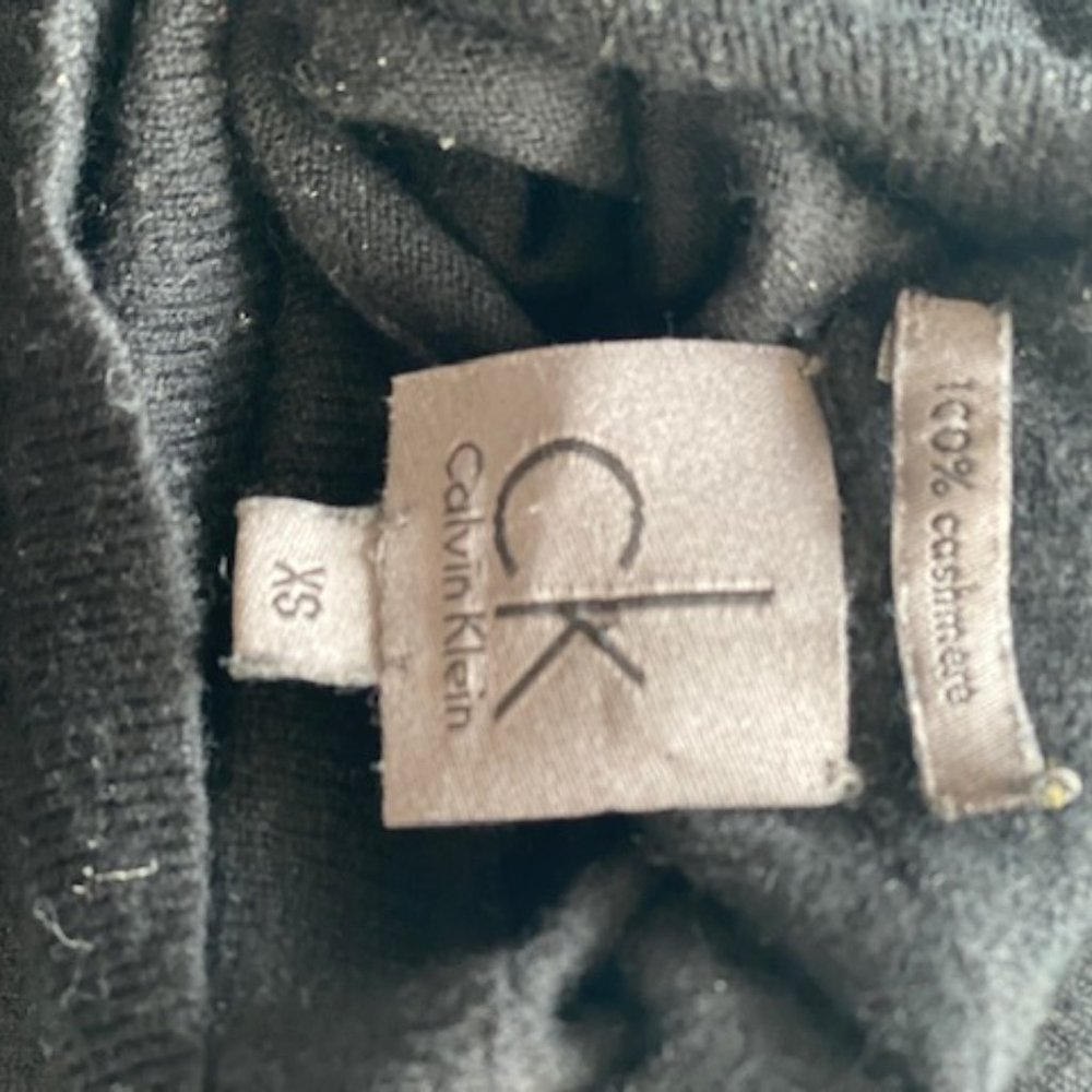 sweater - Picture 3 of 3
